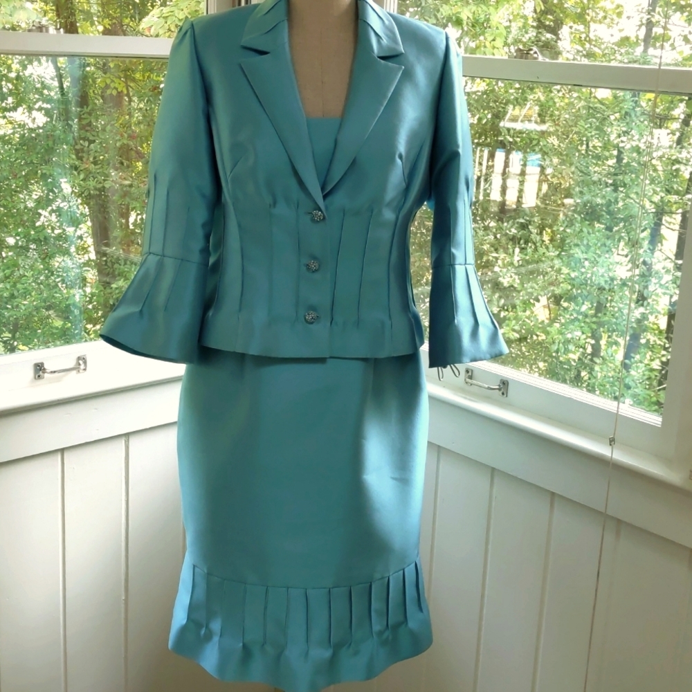 Linda Cunningham turquoise 2pc. cocktail suit